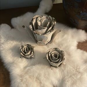 3 metal roses